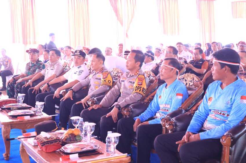 Polda Lampung Bersama Kapolri Ikuti Zoom Meeting Penanaman Bawang Putih Serentak Dalam Rangka Ketahanan Pangan